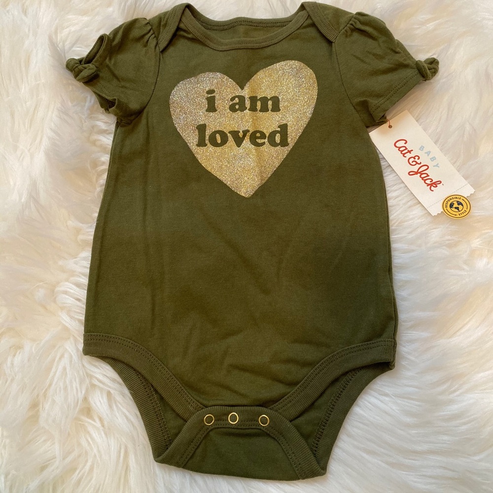 NWT 💛 onesie